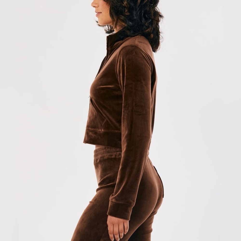 Hollister Chocolate Brown Velour Long Sleeve Cropped Jacket Size XS - Picture 2 of 5